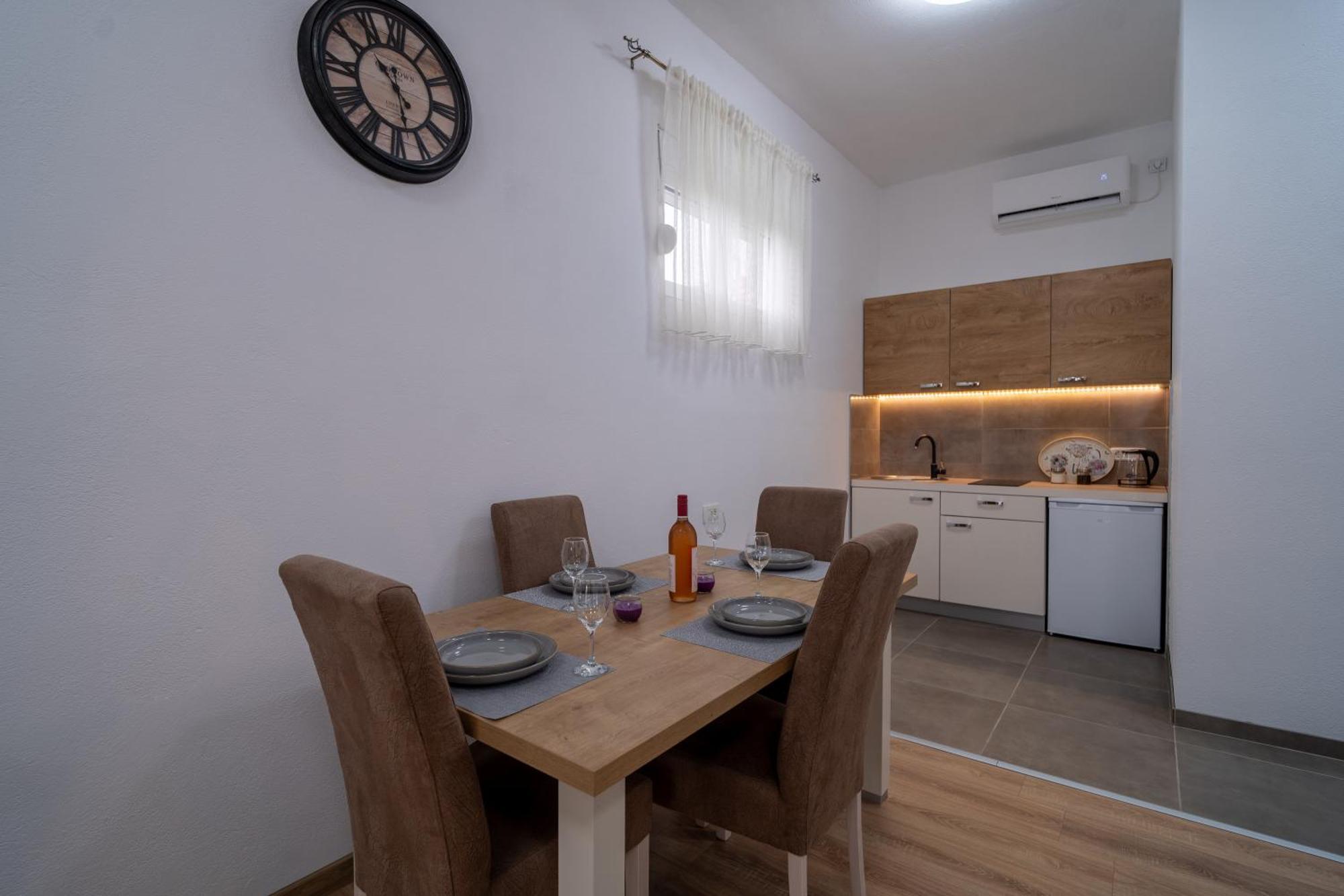 Dane Apartment Airport Podgorica Mitrovici  Eksteriør bilde