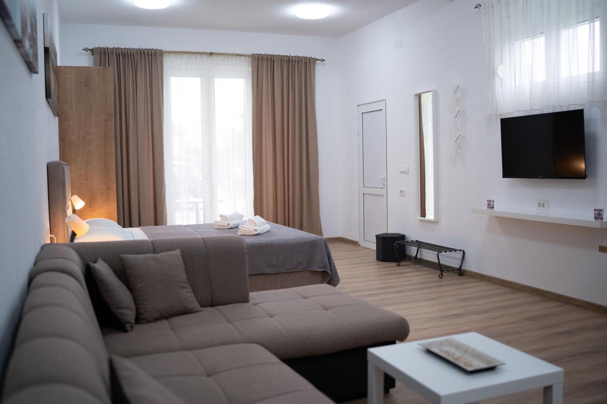 Dane Apartment Airport Podgorica Mitrovici  Eksteriør bilde