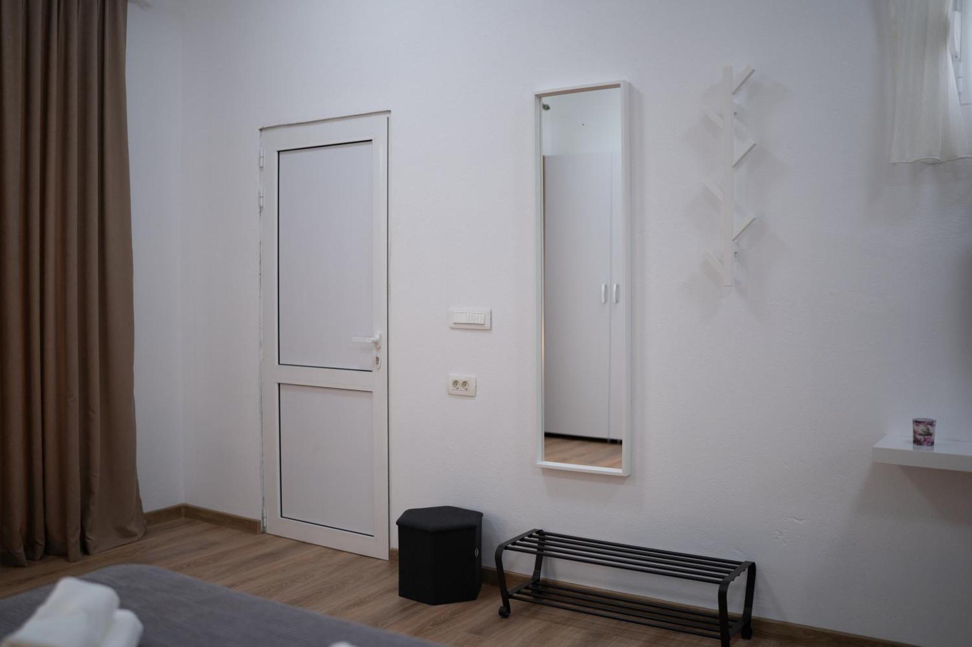 Dane Apartment Airport Podgorica Mitrovici  Eksteriør bilde
