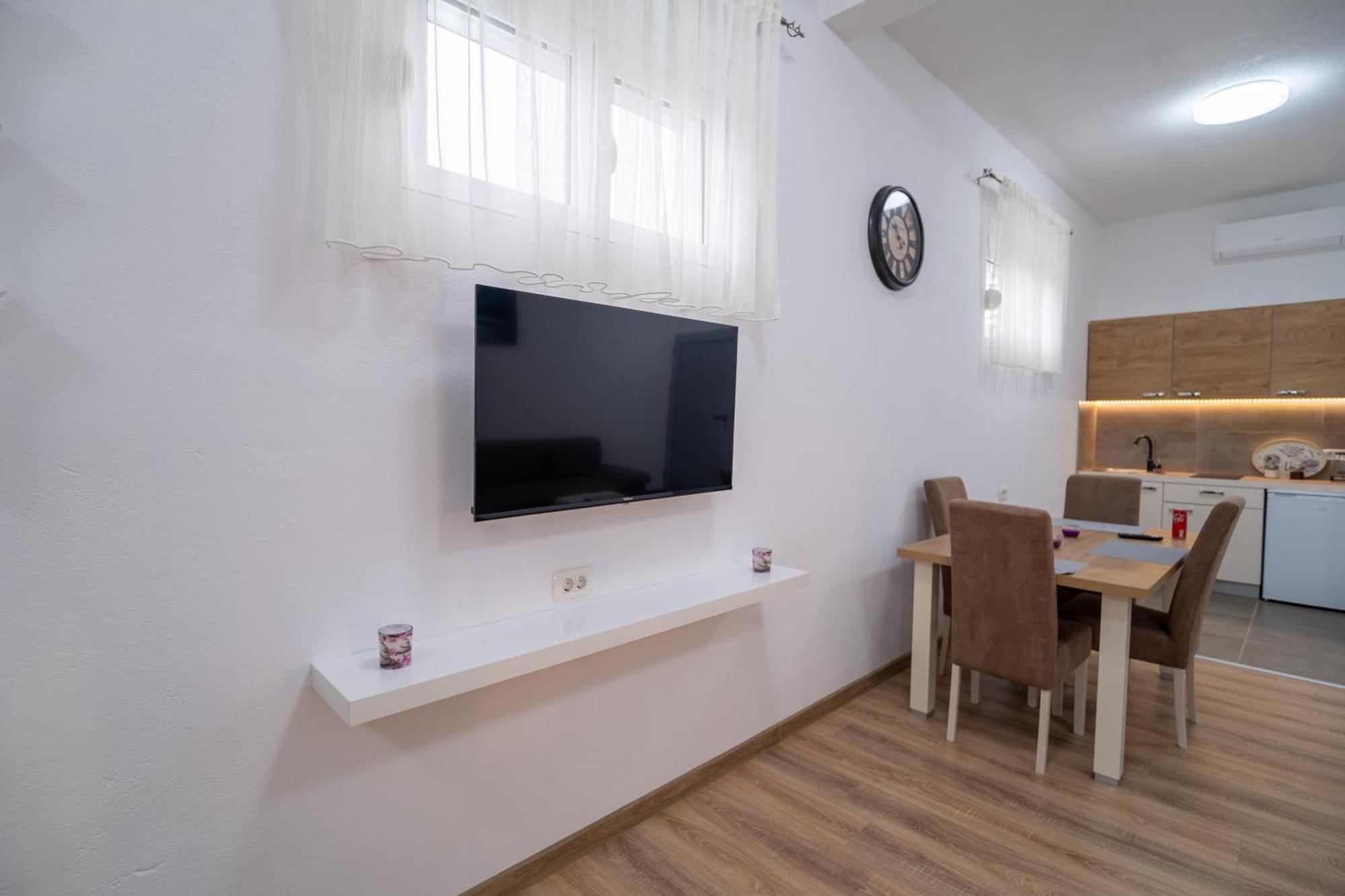 Dane Apartment Airport Podgorica Mitrovici  Eksteriør bilde